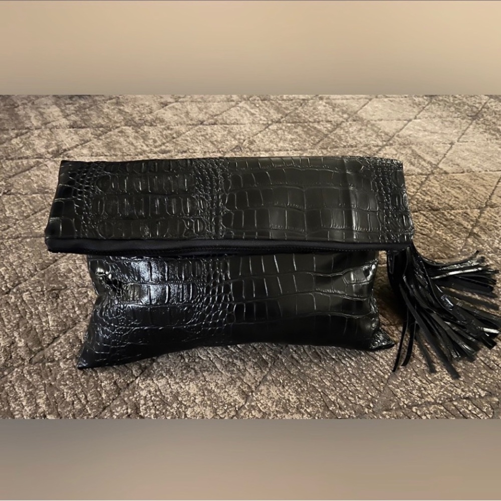 *BRAND NEW* BLACK CROC OVERSize
CLUTCH HANDBAG